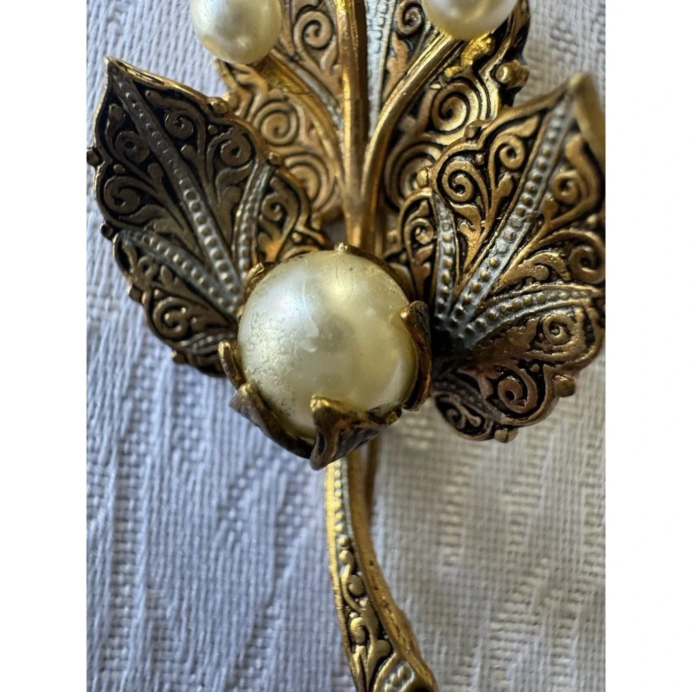 Vintage Spain Gold Tone Ornate Filigree‎ Faux Pearl Brooch